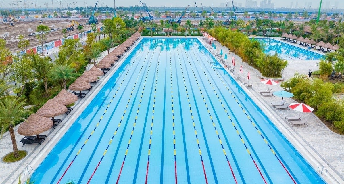 Với diện tích rộng 3500m2 và quy mô tới 14 làn bơi, Olympics Swimming Pool trở thành địa điểm lý tưởng cho nhu những người có cầu tập luyện hay cả bơi lội hàng ngày.